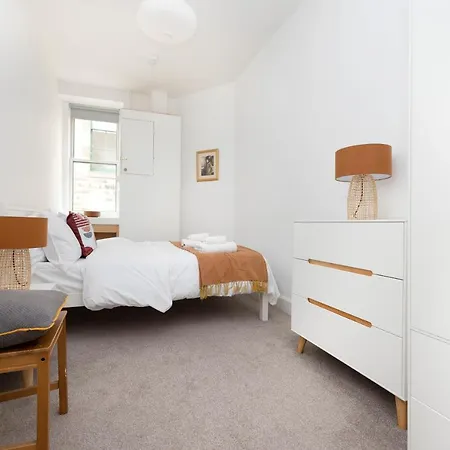 Altido Stylish 4-bed Flat In Old Town Apartment