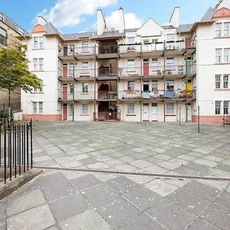 Altido Stylish 4-bed Flat In Old Town Apartment