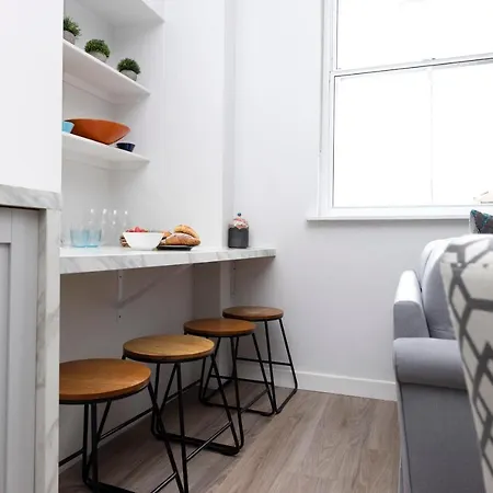 Altido Stylish 4-bed Flat In Old Town Edinburgh