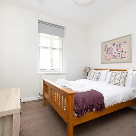 Altido Stylish 4-bed Flat In Old Town *