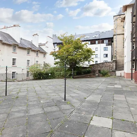Altido Stylish 4-bed Flat In Old Town *
