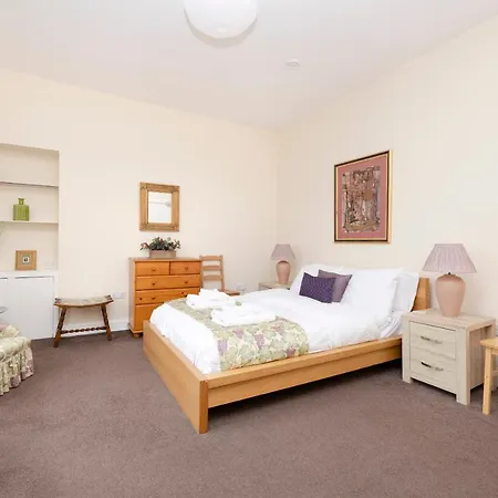 Altido Stylish 4-bed Flat In Old Town Apartment