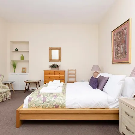 Altido Stylish 4-bed Flat In Old Town Apartment *