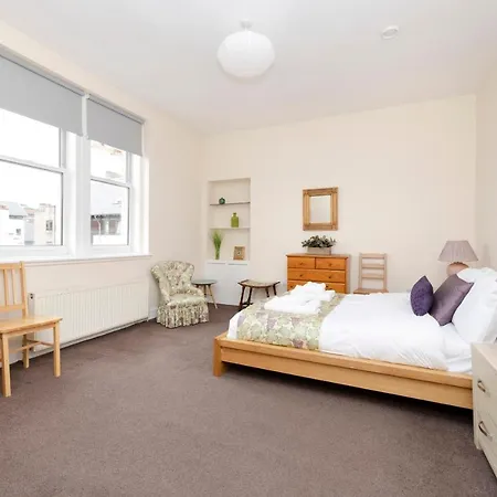 Altido Stylish 4-bed Flat In Old Town Apartment Edinburgh