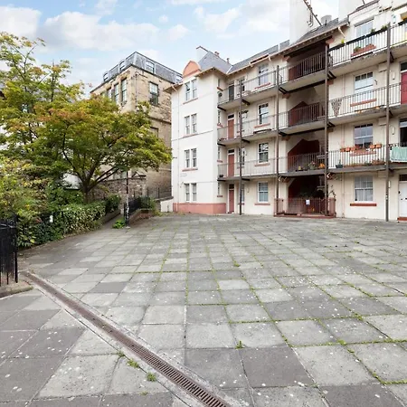 Altido Stylish 4-bed Flat In Old Town Edinburgh