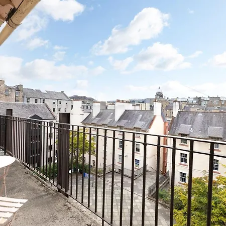 Altido Stylish 4-bed Flat In Old Town Edinburgh
