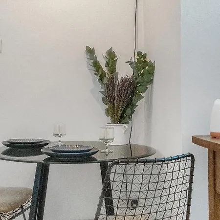 Apartment Stylish, Modern & Comfortable 2 Bedroom - Near Centre - Free Parking *
