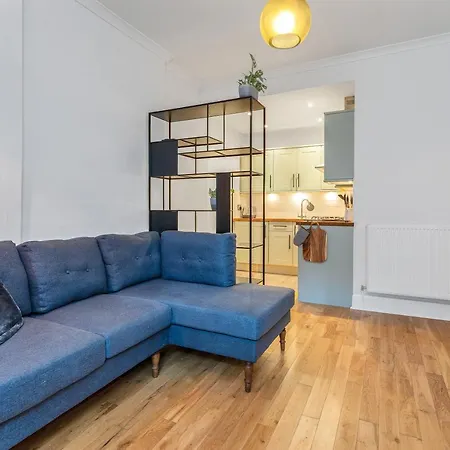 Stylish, Modern & Comfortable 2 Bedroom - Near Centre - Free Parking Appartement