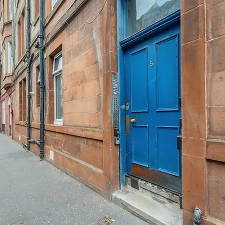 Stylish, Modern & Comfortable 2 Bedroom - Near Centre - Free Parking *
