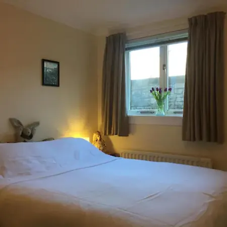 Cozy In Central By Arthur Seat *