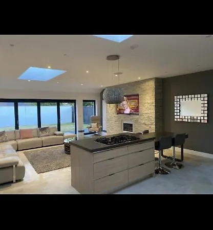 Perfect 4 Bedroom 2 Bathroom 펜션 에든버러