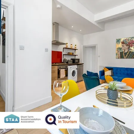 Apartment Cosy 1 Bed Main Door In Lovely Leith, Favourite For Tourists, Relocation, Businesses, Long Stays Welcome *