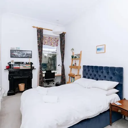 Spacious 3 Bedroom Flat In * 爱丁堡