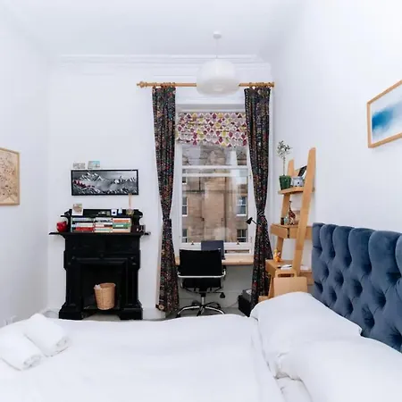 Spacious 3 Bedroom Flat In *