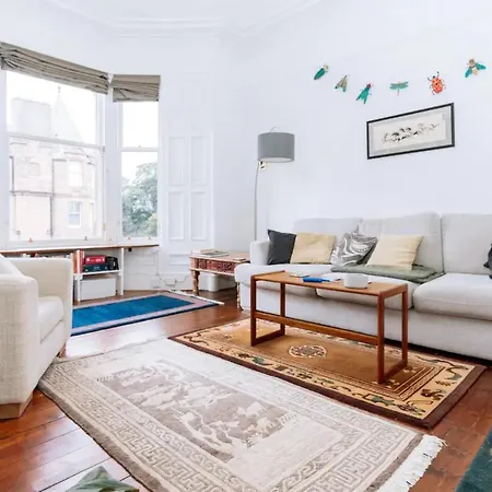 Spacious 3 Bedroom Flat In * Edynburg
