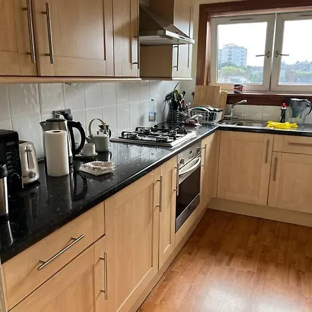 2- Bedroom Flat With Free Parking