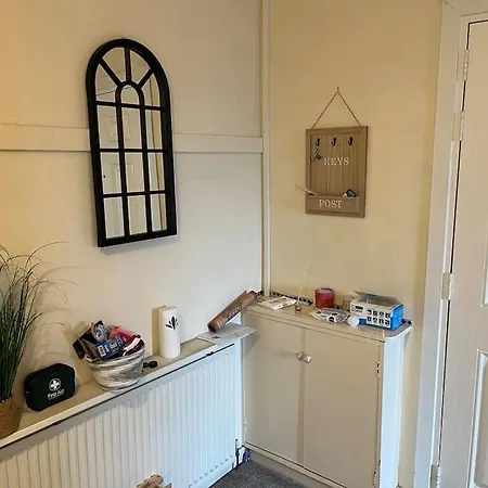 2- Bedroom Flat With Free Parking Apartment