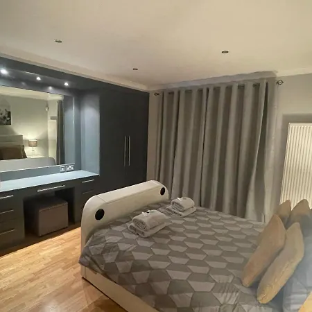 לינה וארוחת בוקר Craig House *