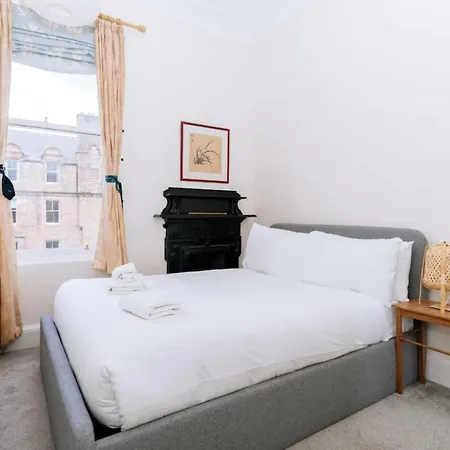 公寓 Spacious 3 Bedroom Flat In 爱丁堡