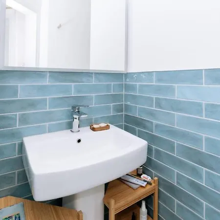 Spacious 3 Bedroom Flat In 公寓