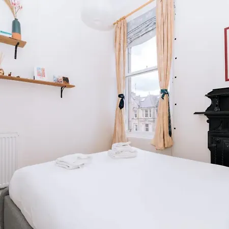 Spacious 3 Bedroom Flat In 公寓 *