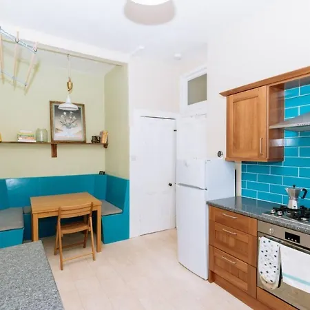 Spacious 3 Bedroom Flat In * 爱丁堡