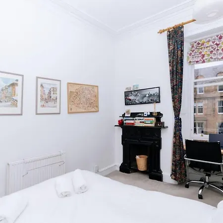 Spacious 3 Bedroom Flat In 公寓