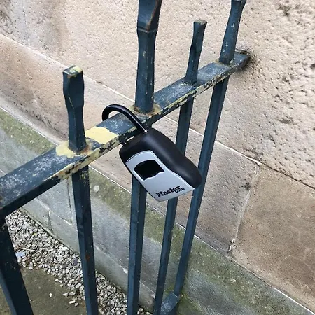 One Bedroom Flat On Ground Floor Edimburgo