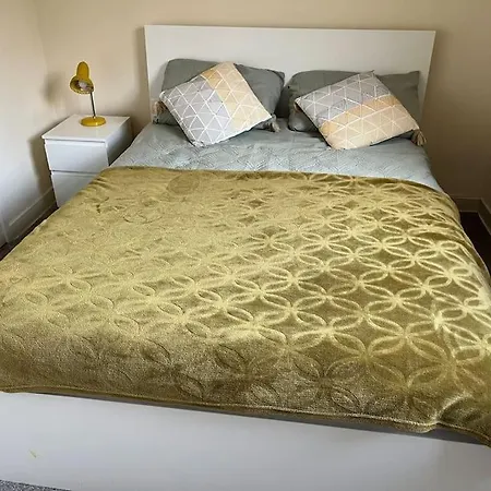 2- Bedroom Flat With Free Parking * Edinburgh