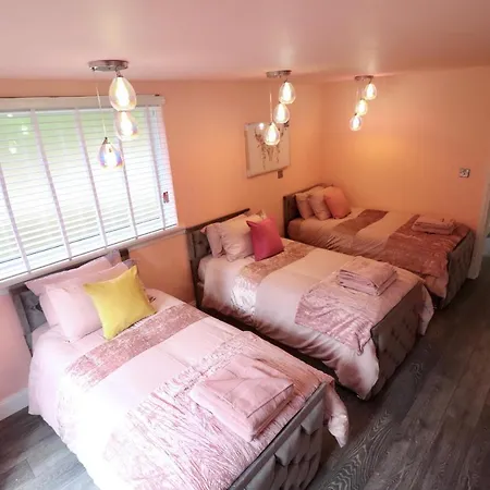 Perfect For Family Gatherings & Occasions, Sleeps 15 With Hot Tub *