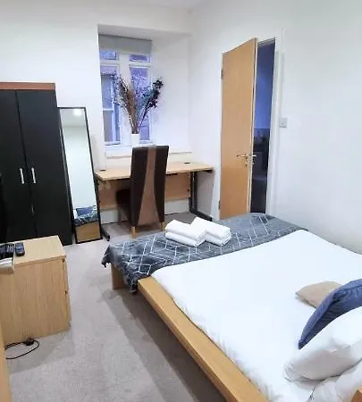 Stylish Spacious In City Centre - Excellent Location - Five Star Amenities ゲストハウス
