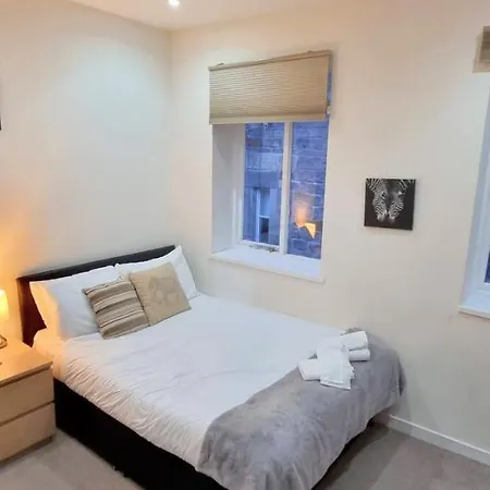 Guest house Stylish Spacious In City Centre - Excellent Location - Five Star Amenities *