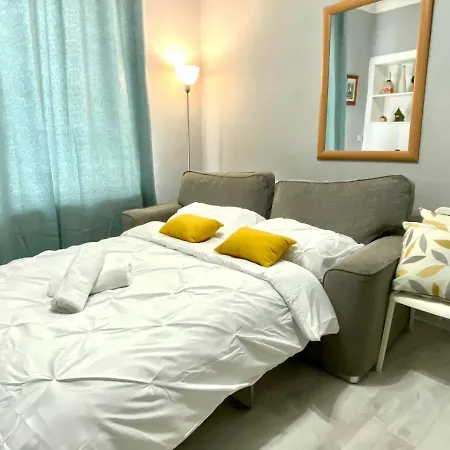 Cozy 1 Bedroom Tenement Flat *