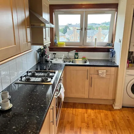 2- Bedroom Flat With Free Parking