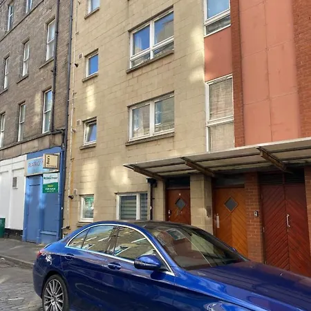 Private Main Door Lovely 2 Bedroom *