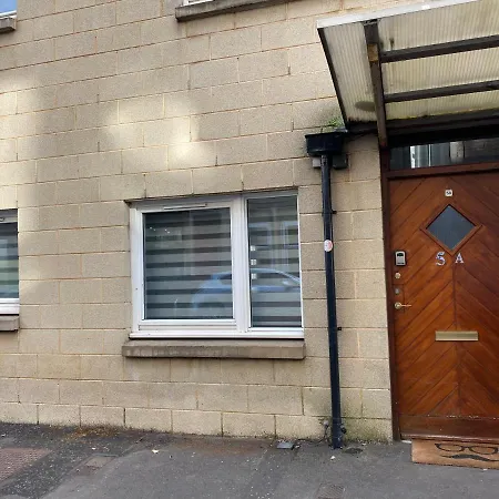 Private Main Door Lovely 2 Bedroom *