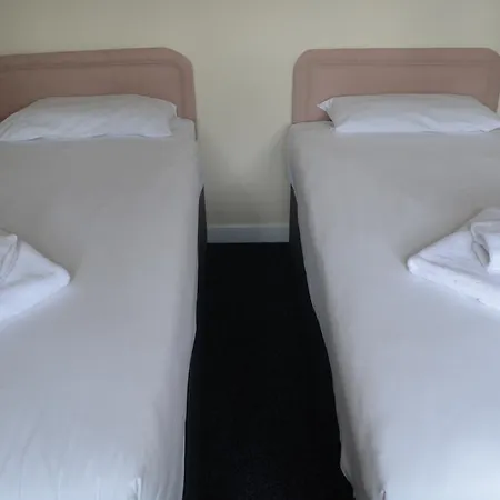 Guest house Almond House 2*