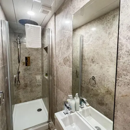 Spacious Flat Sleeps 8 Near Princes Street 公寓 爱丁堡