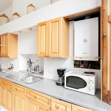 5-bedroom Flat Apartment *