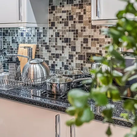 Stylish Abode Apartment *