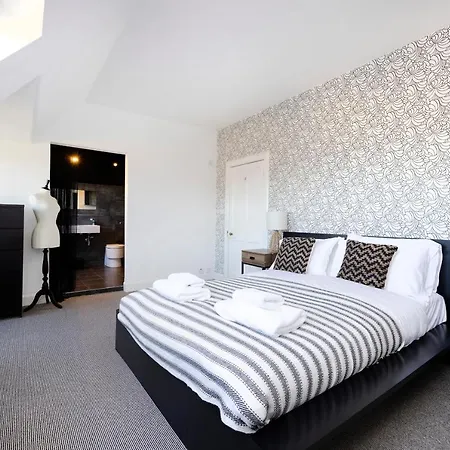 Joivy Delightful Flat With Parking * Edinburgh