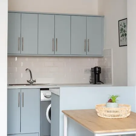 Apartamento Lovely 1-bedroom In *