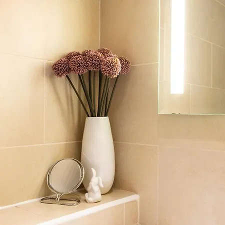 Gorgeous In The Heart Of New Town