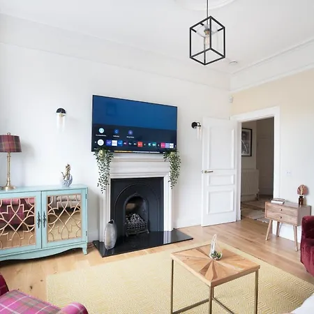 Meadowbank 3-bed Apartment *