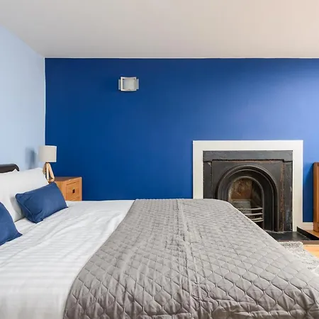 2br New Town Garden *