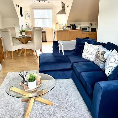 Gilmore Place - Beautiful 2 Bedroom Townhouse Flat * 爱丁堡