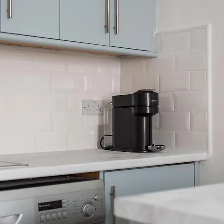 Lovely 1-bedroom In Appartamento *