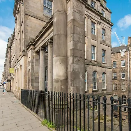 Downtown And 1 Bed In * Edinburgh