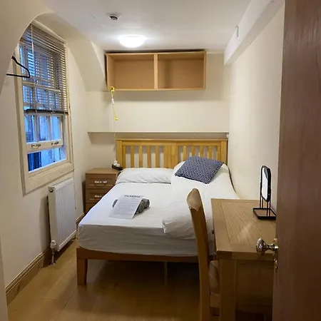 Edinb&b * Edinburg