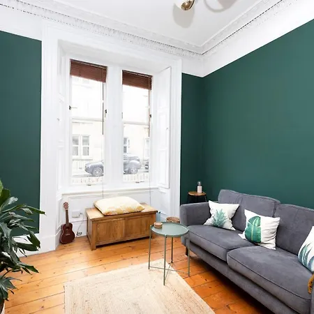 Altido Striking Apt Near Fountain Park * Edinburgh